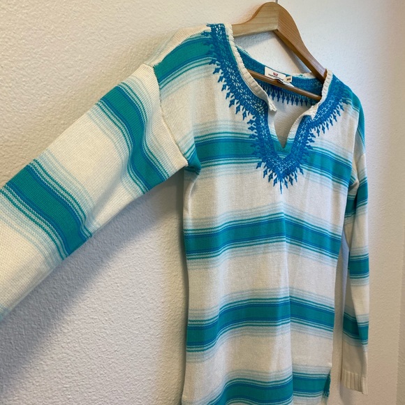 Vineyard Vines V-Neck Embroidered Tunic Top - Picture 2 of 7